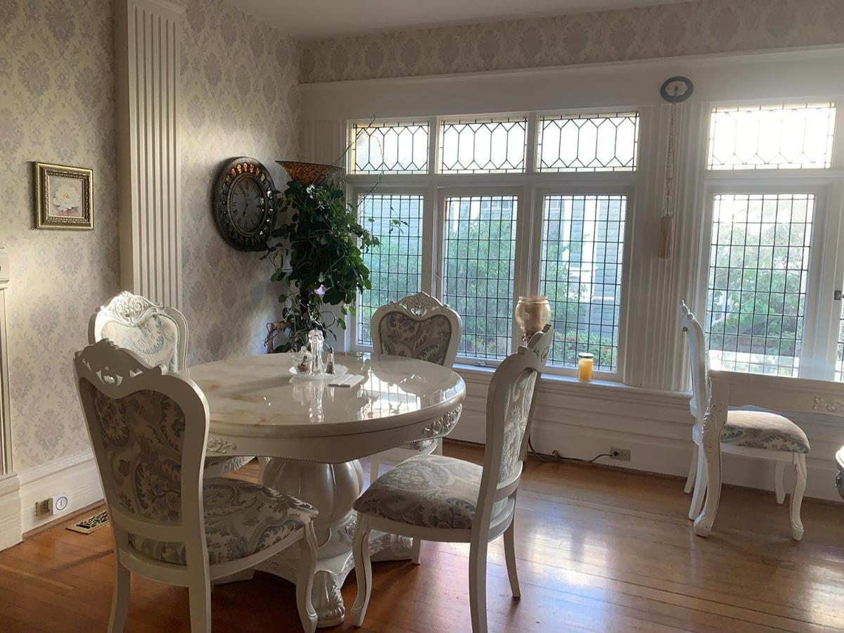 Haterleigh Heritage Inn Victoria Extérieur photo