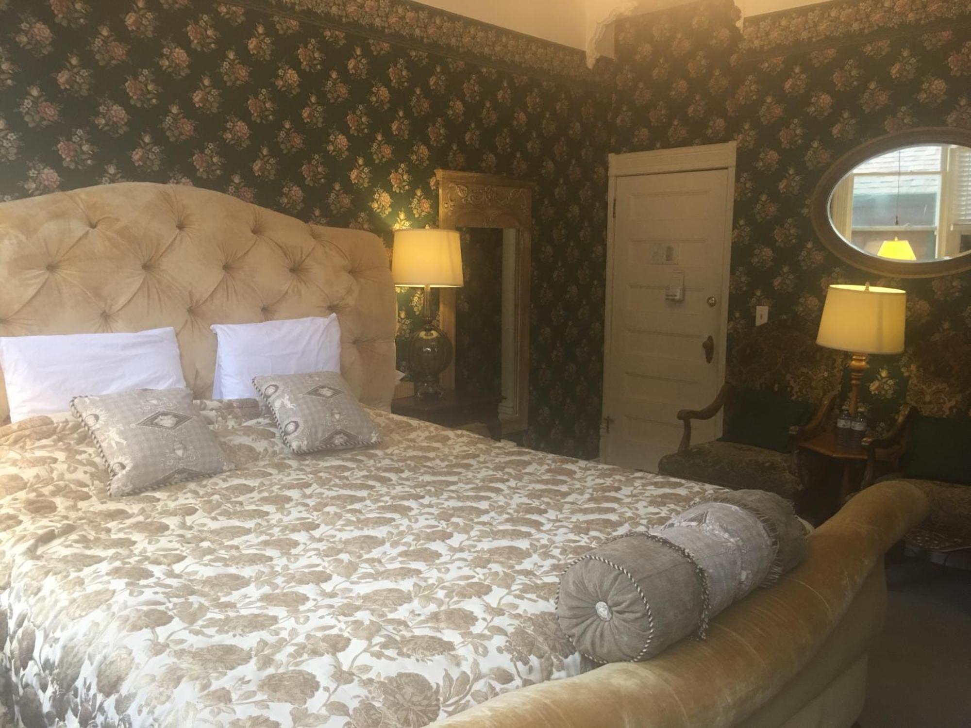Haterleigh Heritage Inn Victoria Extérieur photo