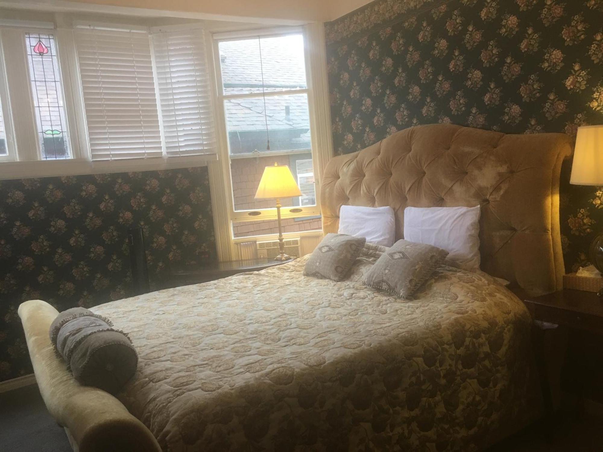Haterleigh Heritage Inn Victoria Extérieur photo