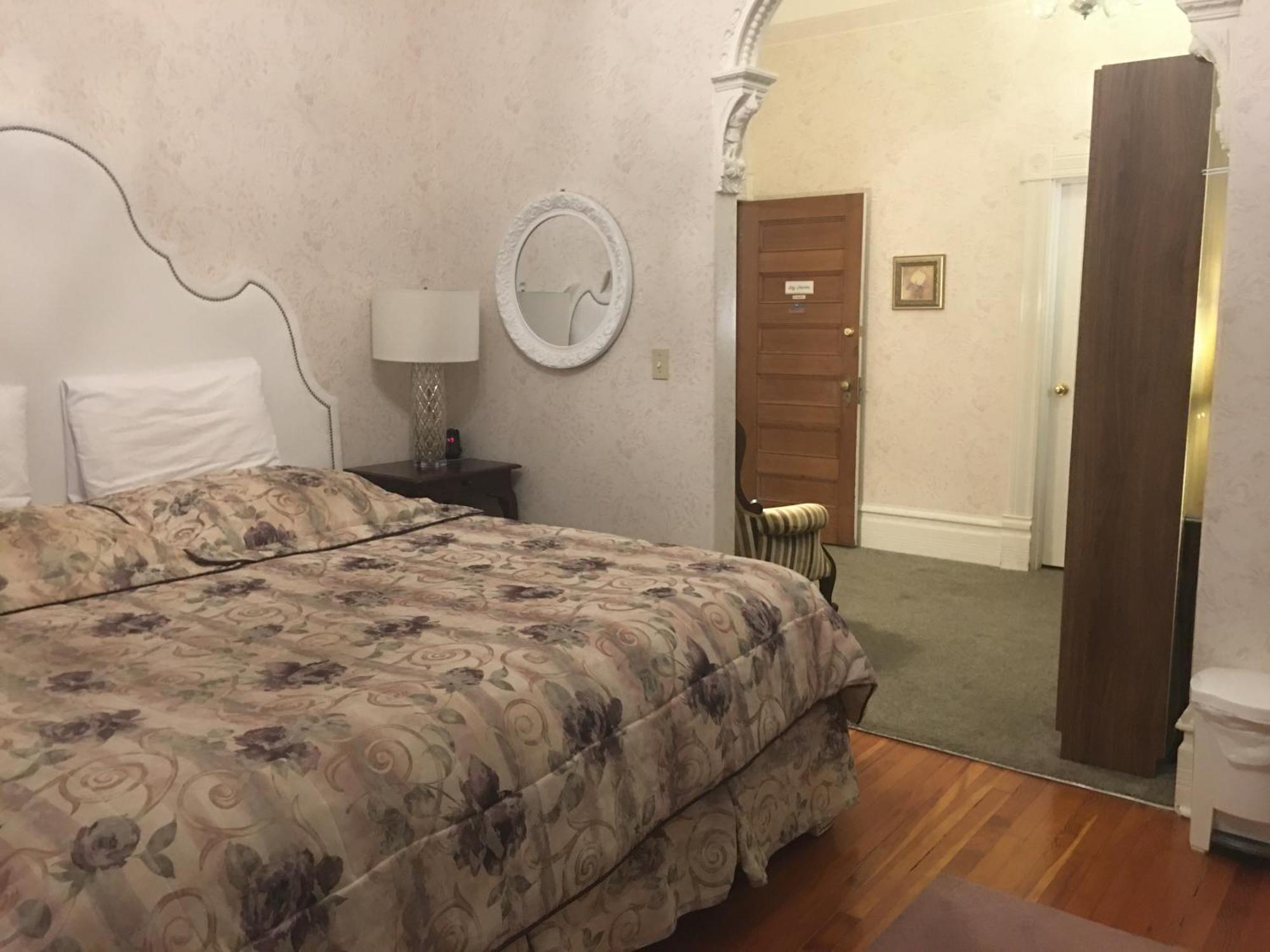 Haterleigh Heritage Inn Victoria Extérieur photo